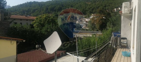 4 rooms Apartment in Popoli, Italy No. 153829 2