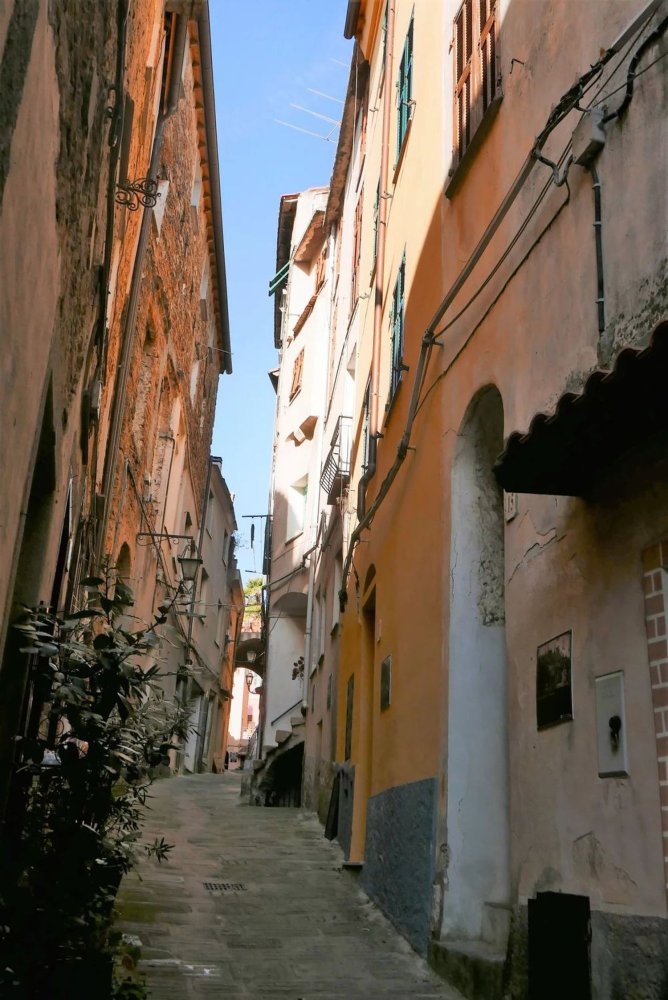 Casa de 7 habitaciónes en Perinaldo, Italy No. 85016