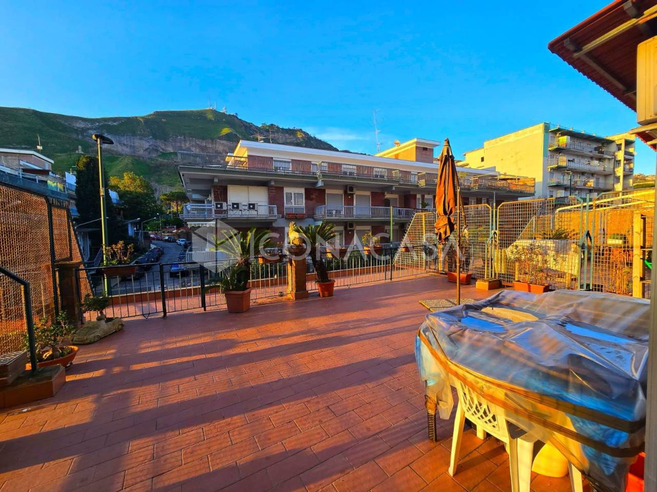 3 rooms Apartment in Naples, Italy No. 18619