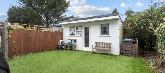 3 bedrooms House in Finchley, United Kingdom No. 3623 24