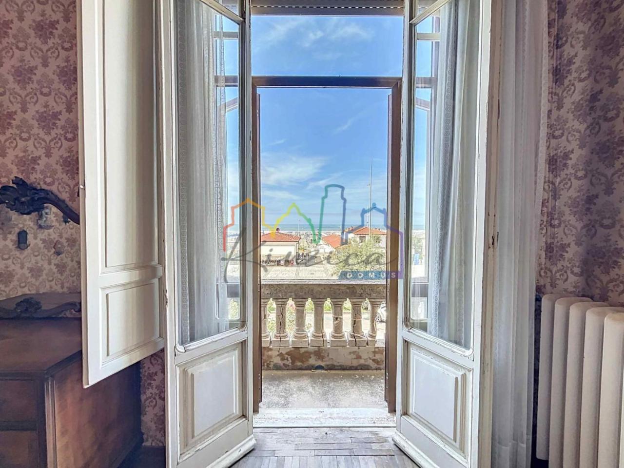 14 rooms Villa in Camaiore, Italy No. 145014