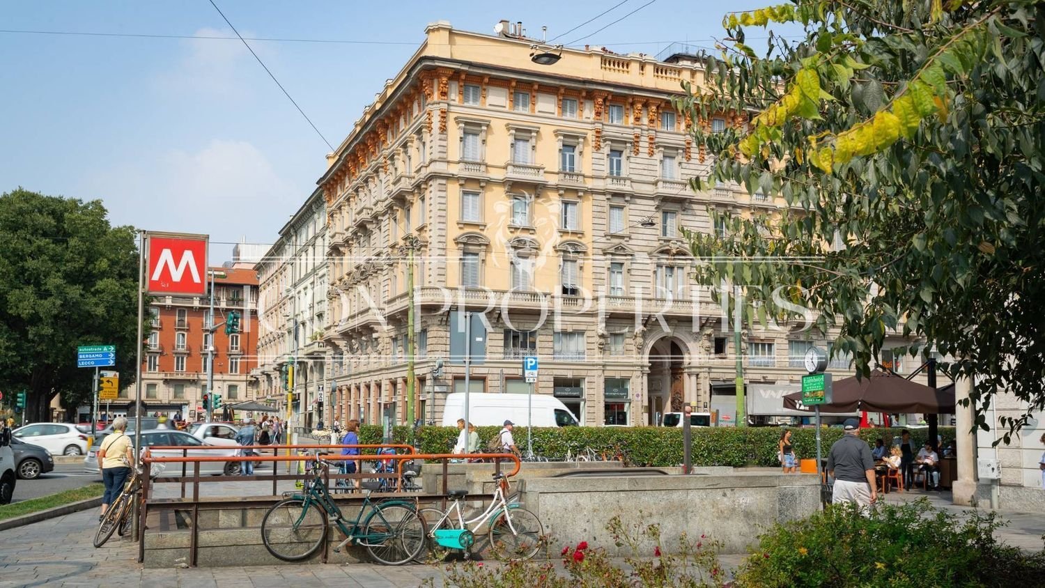 3 bedrooms Apartment in Milan, Italy No. 362681