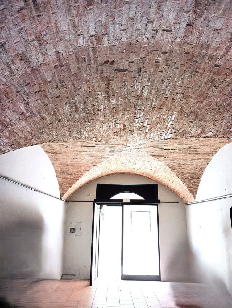 95m² Commercial property in Foligno, Italy No. 177126