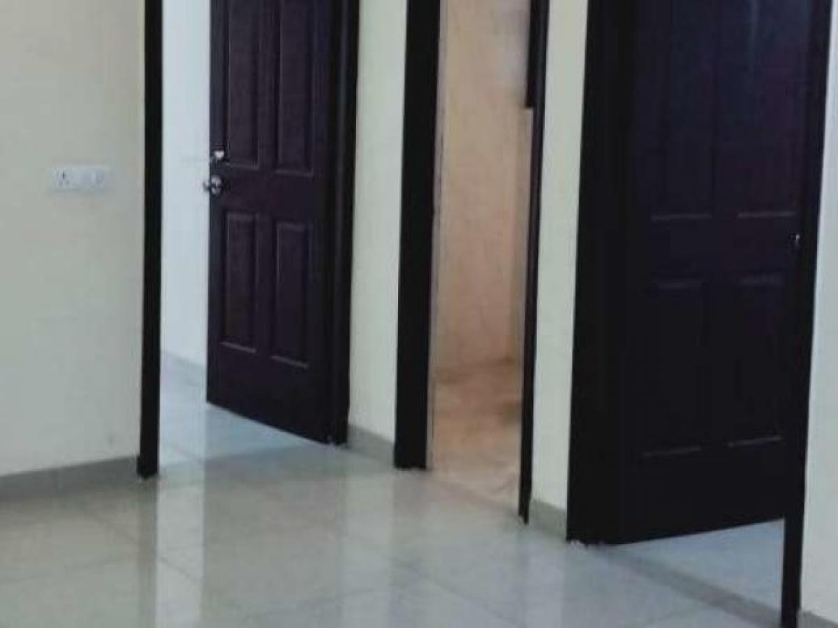 2 bedrooms House in Ghaziabad, India No. 21398