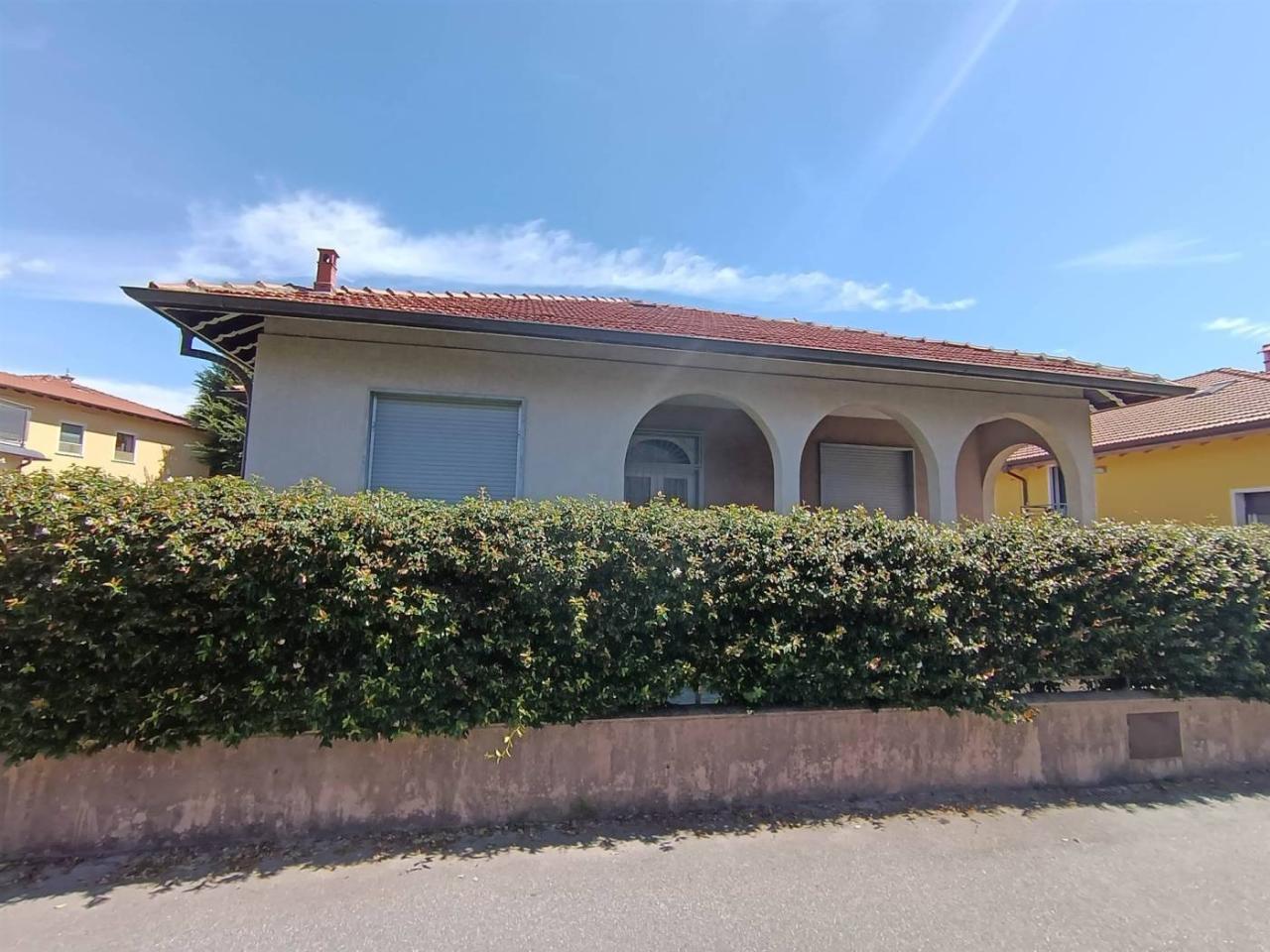 6 rooms Villa in Verbania, Italy No. 30079