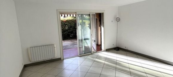 2 bedrooms Apartment in Saint-Cyr-sur-Mer, France No. 281473 2