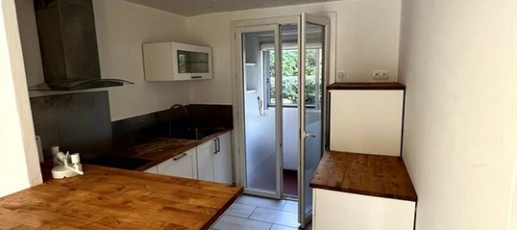 2 bedrooms Apartment in Saint-Cyr-sur-Mer, France No. 281473 3