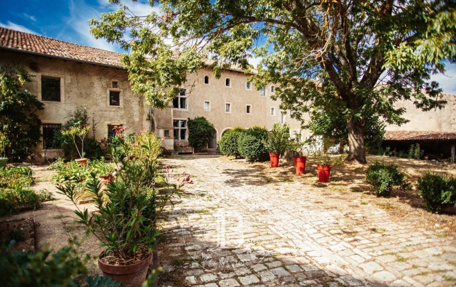 6 bedrooms House in Nancy, France No. 59279