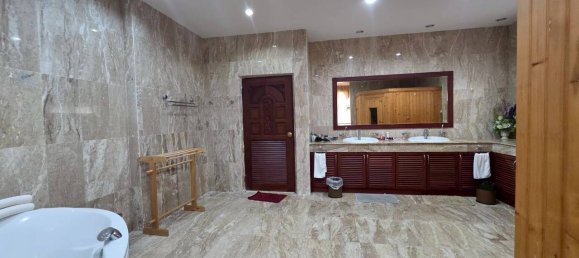 5 chambres house à louer à Chon Buri, Chonburi, Eastern Thailand, Thailand № 67318 18
