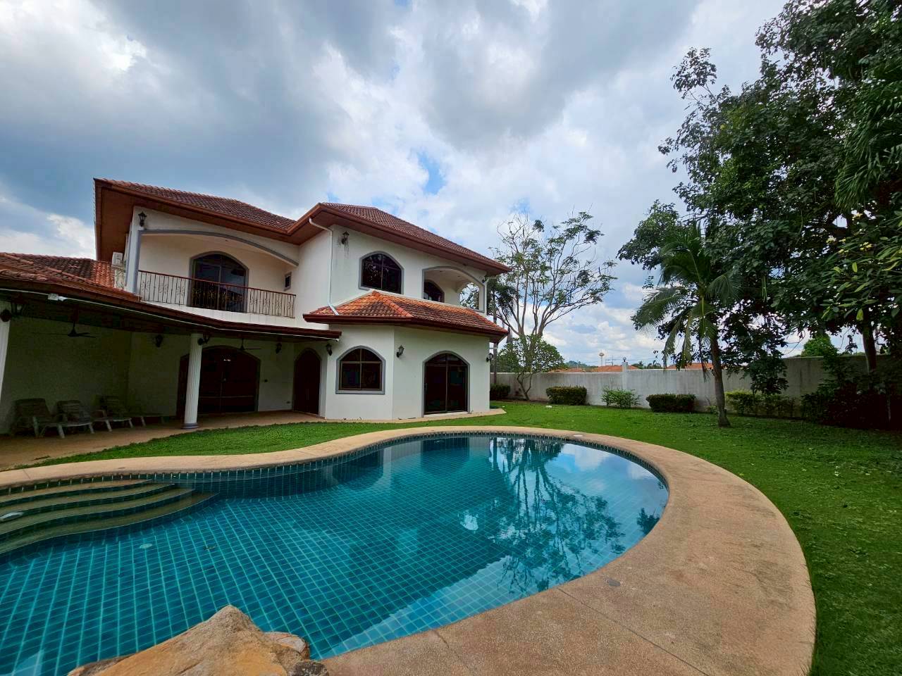5 chambres house à louer à Chon Buri, Chonburi, Eastern Thailand, Thailand № 67318