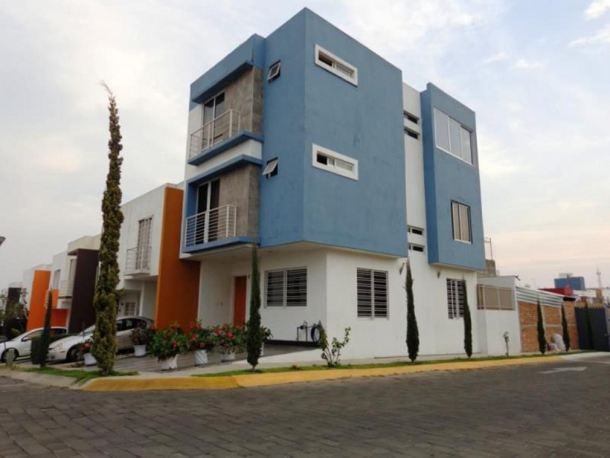 4 bedrooms House in Tlaquepaque, Mexico No. 215341