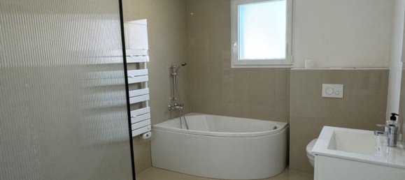 3 bedrooms House in Villiers-en-Lieu, France No. 256392 6