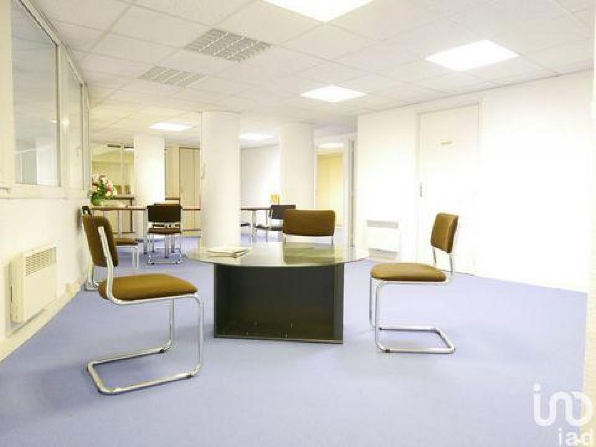 6 bedrooms Condo in Le Mans, France No. 28236