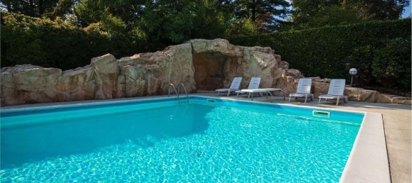 7 rooms Villa in Guanzate, Italy No. 333716 2