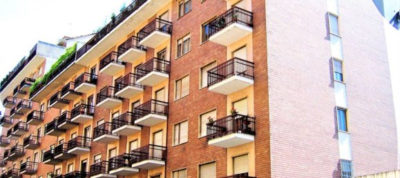 2 bedrooms Apartment in Turin, Italy No. 350021 3