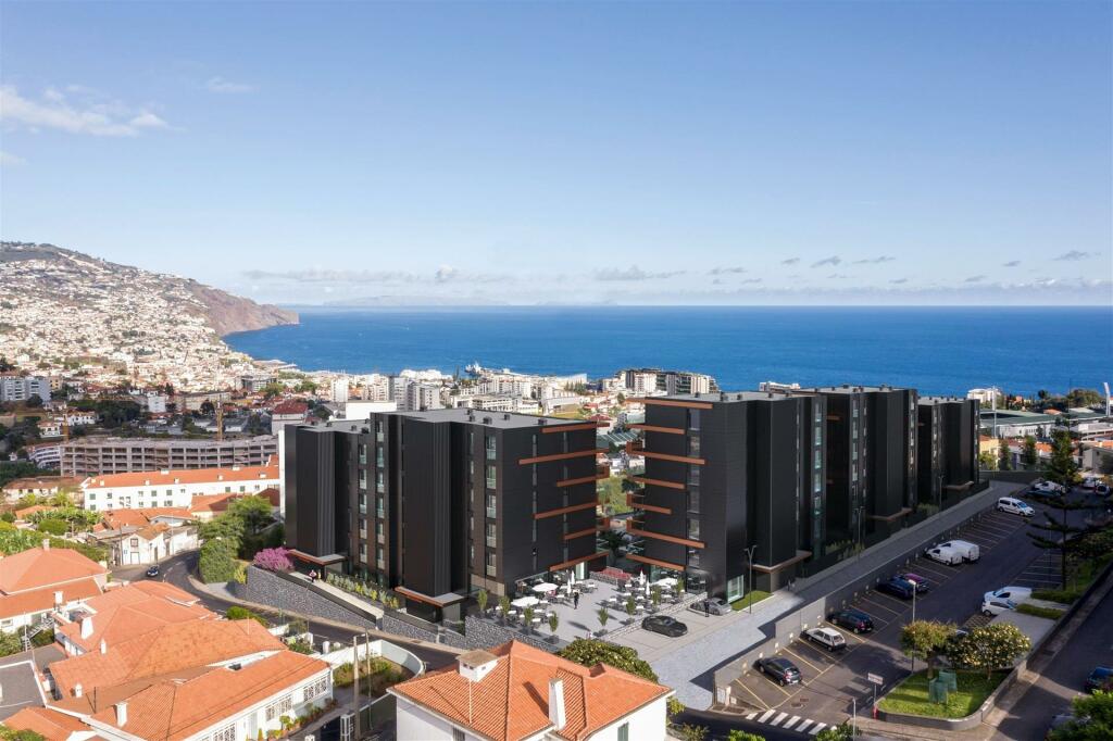  Commercial property in Funchal, Portugal No. 82710
