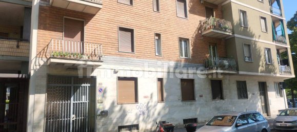 1 bedroom Apartment in Turin, Italy No. 379947 2