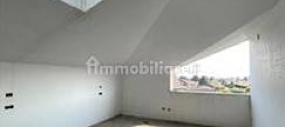 3 Schlafzimmer Wohnung in Giussano, Italy, Nr. 215506 5