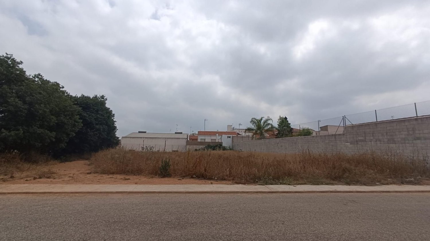 1050m² Land in Valencia, Spain No. 152985
