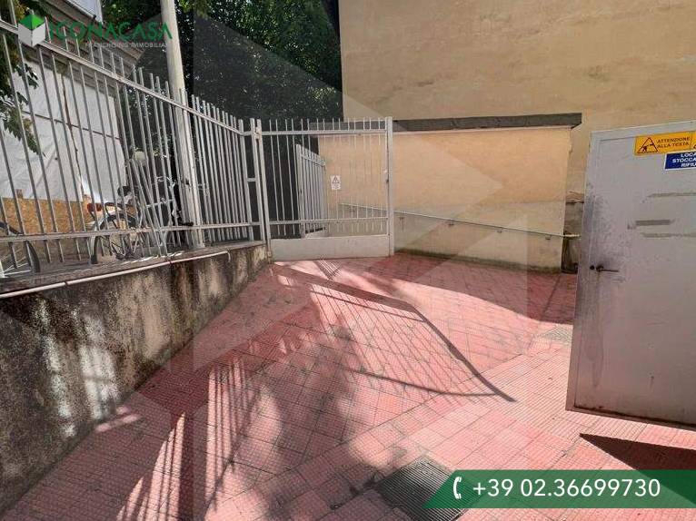 1-Zimmer Garage in Milan, Italy, Nr. 241185