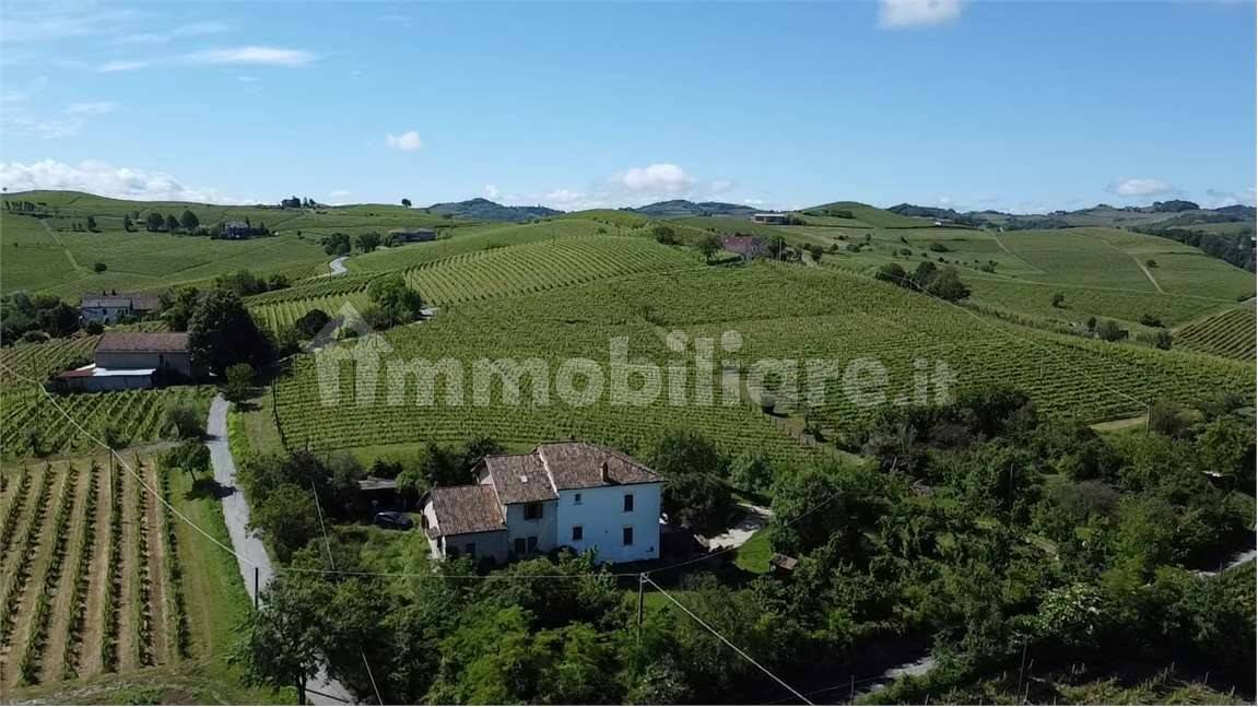 4 bedrooms House in Castel Boglione, Italy No. 139018
