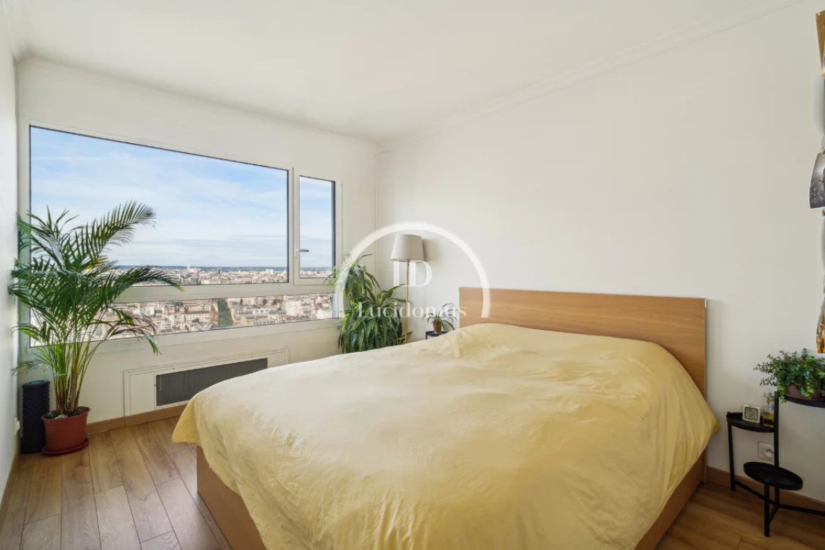 3 rooms Apartment in Paris, France No. 322614