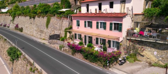 5 bedrooms Villa in Imperia, Italy No. 322787 5