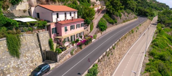 5 bedrooms Villa in Imperia, Italy No. 322787 28
