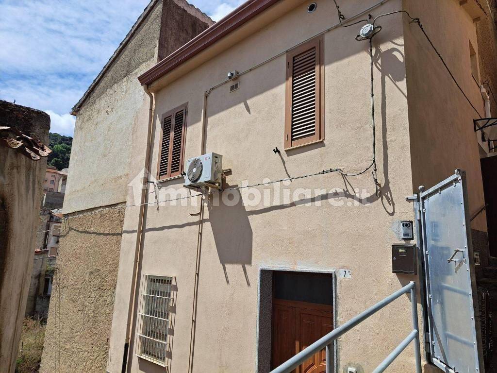 2 bedrooms House in Bitti, Italy No. 371700