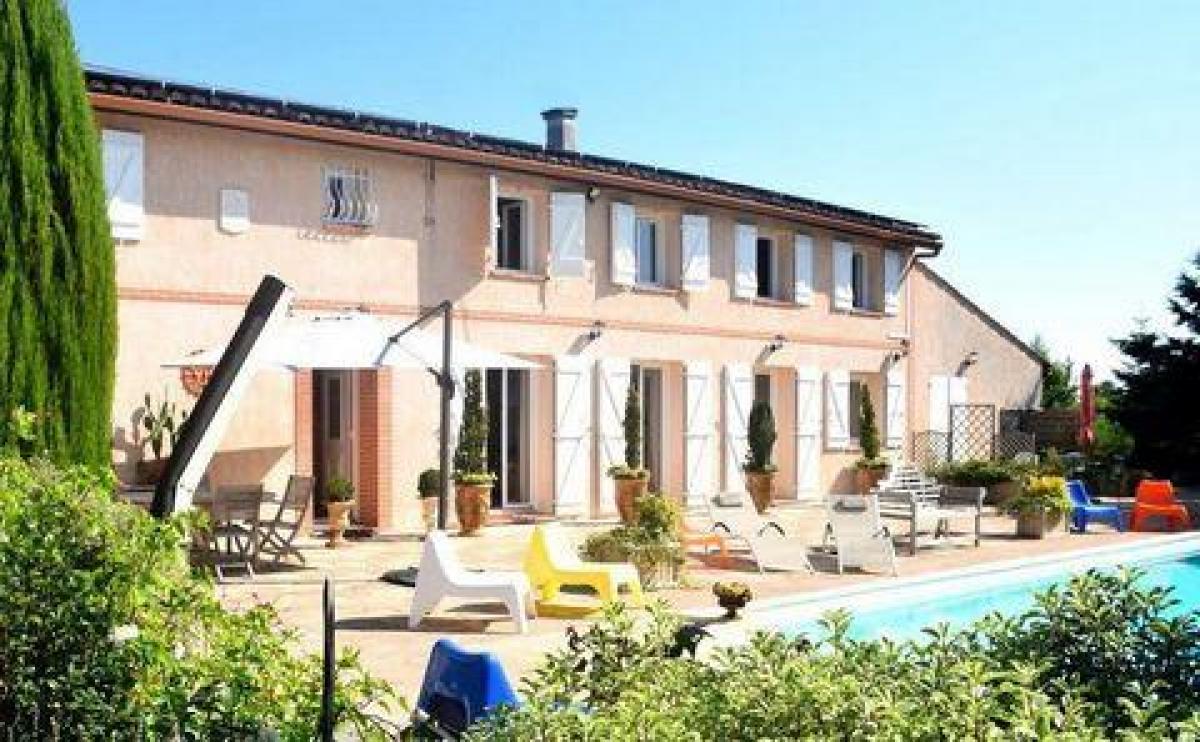 12 bedrooms House in Muret, France No. 22832