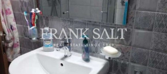 4 bedrooms Maisonette in Paola, Malta No. 8218 5