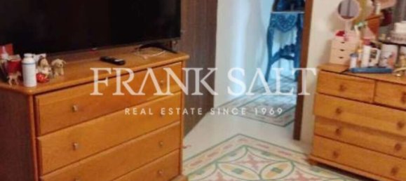 4 bedrooms Maisonette in Paola, Malta No. 8218 2