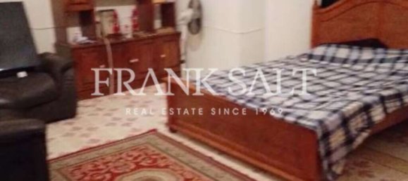 4 bedrooms Maisonette in Paola, Malta No. 8218 3