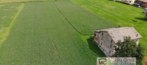 Terreno de 12 divisões em Cadelbosco di Sopra, Italy N.º 172011 3