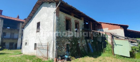 5 bedrooms House in Castellamonte, Italy No. 357005 30