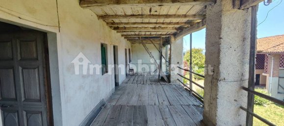 5 bedrooms House in Castellamonte, Italy No. 357005 4