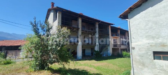 5 bedrooms House in Castellamonte, Italy No. 357005 2