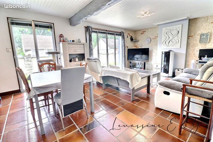 Casa de 3 dormitorios en Bury, France No. 303813