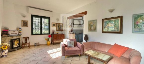 3 bedrooms Villa in Camaiore, Italy No. 89346 8
