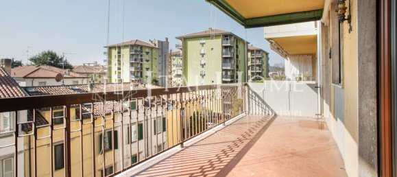 Apartamento de 4 habitaciónes en Bergamo, Italy No. 2191 9