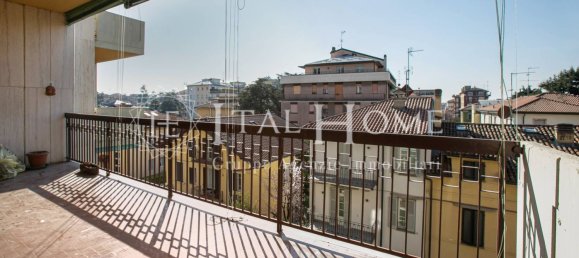 Apartamento de 4 habitaciónes en Bergamo, Italy No. 2191 29