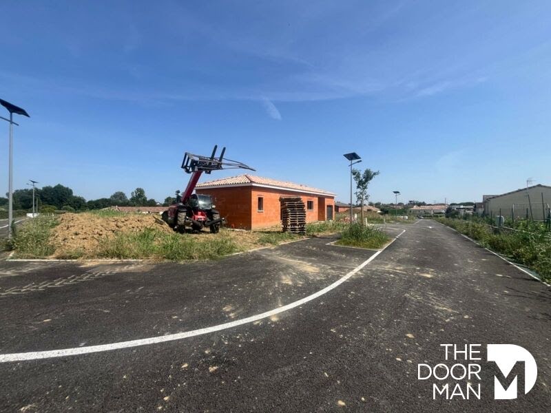 769m² Land in Verdun-sur-Garonne, France No. 59170