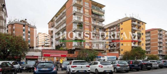 4 bedrooms Apartment in Rome, Italy No. 321379 3