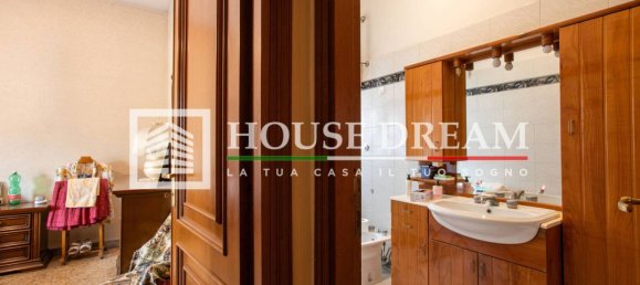 4 bedrooms Apartment in Rome, Italy No. 321379 18