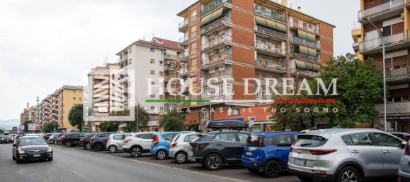 4 bedrooms Apartment in Rome, Italy No. 321379 2