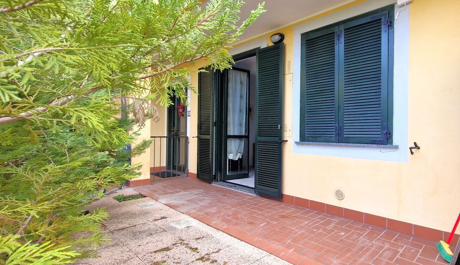 2-salle Appartement à Castelletto sopra Ticino, Italy No. 280306