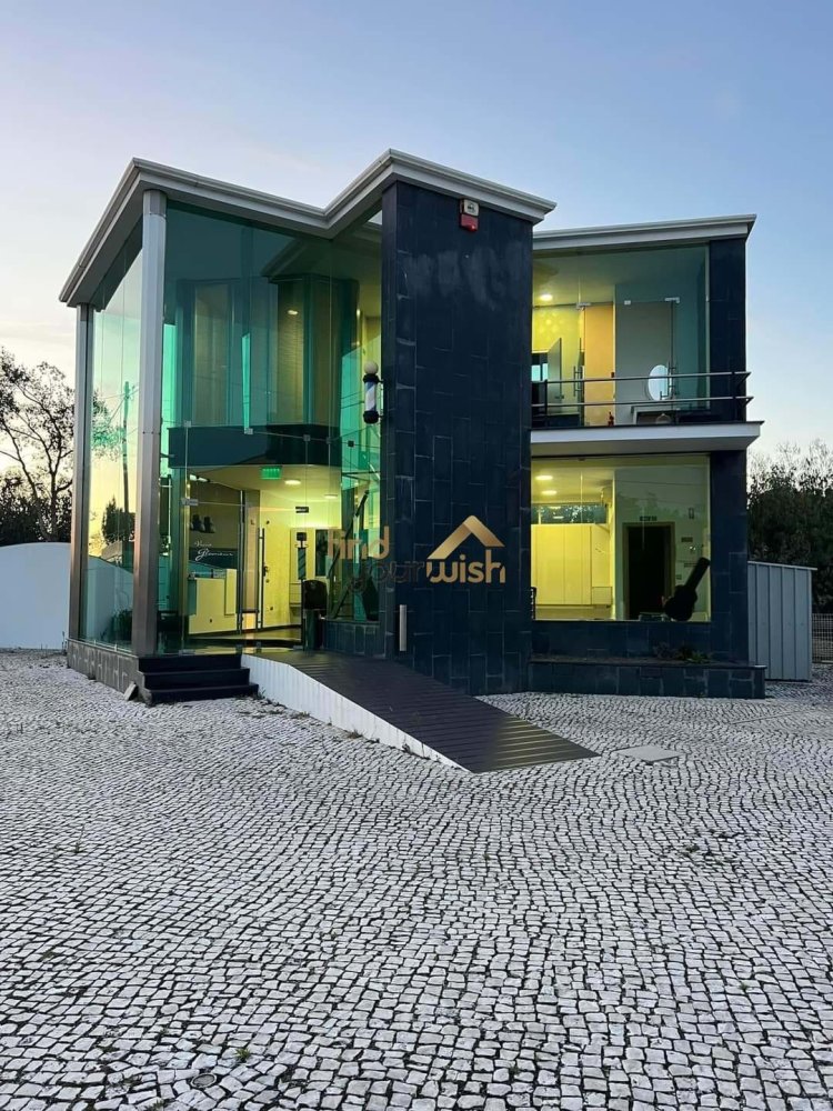 124m² Commercial property in Juncal, Portugal No. 252816