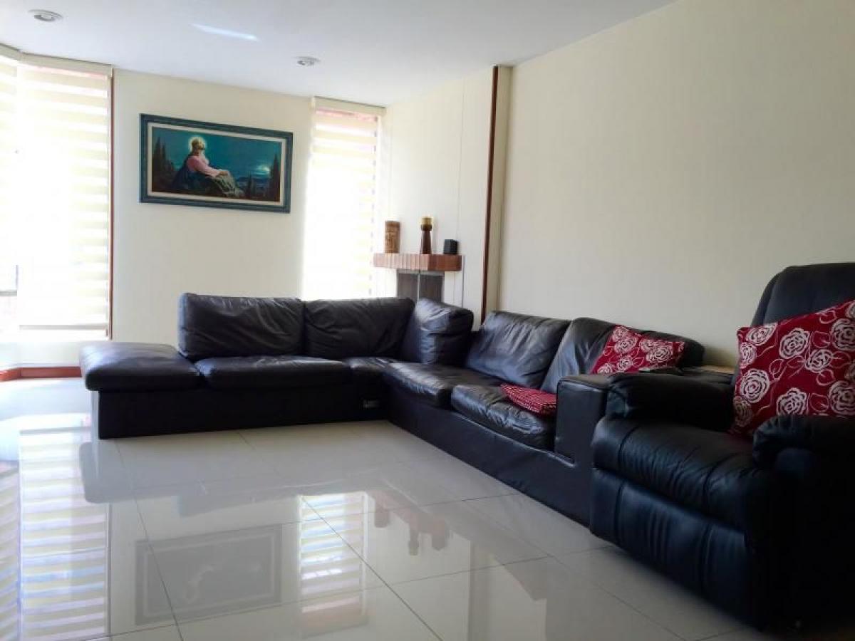 Casa de 3 dormitorios en Bogotá, Colombia No. 13873