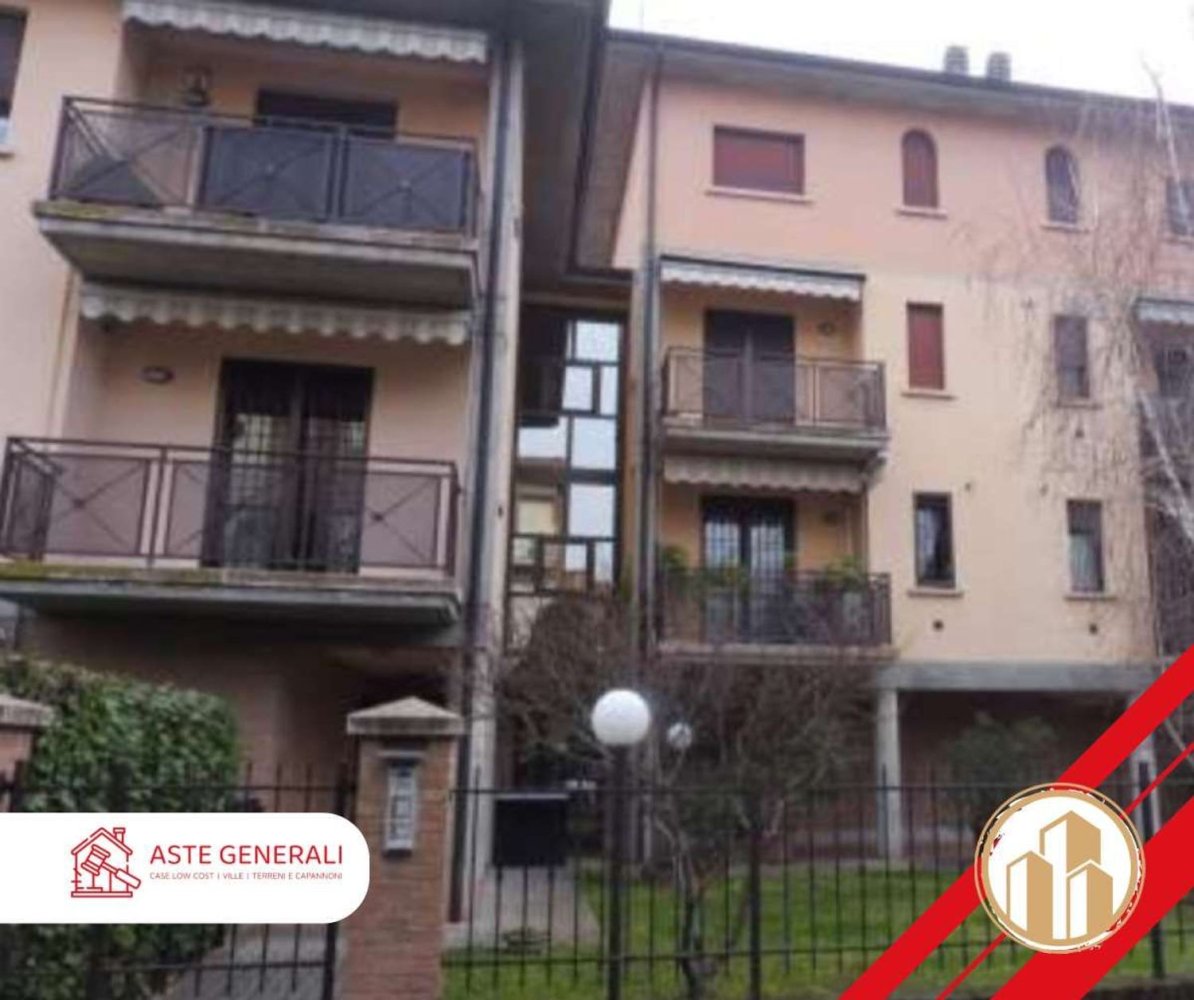 4 bedrooms Apartment in Reggio Emilia, Italy No. 374531