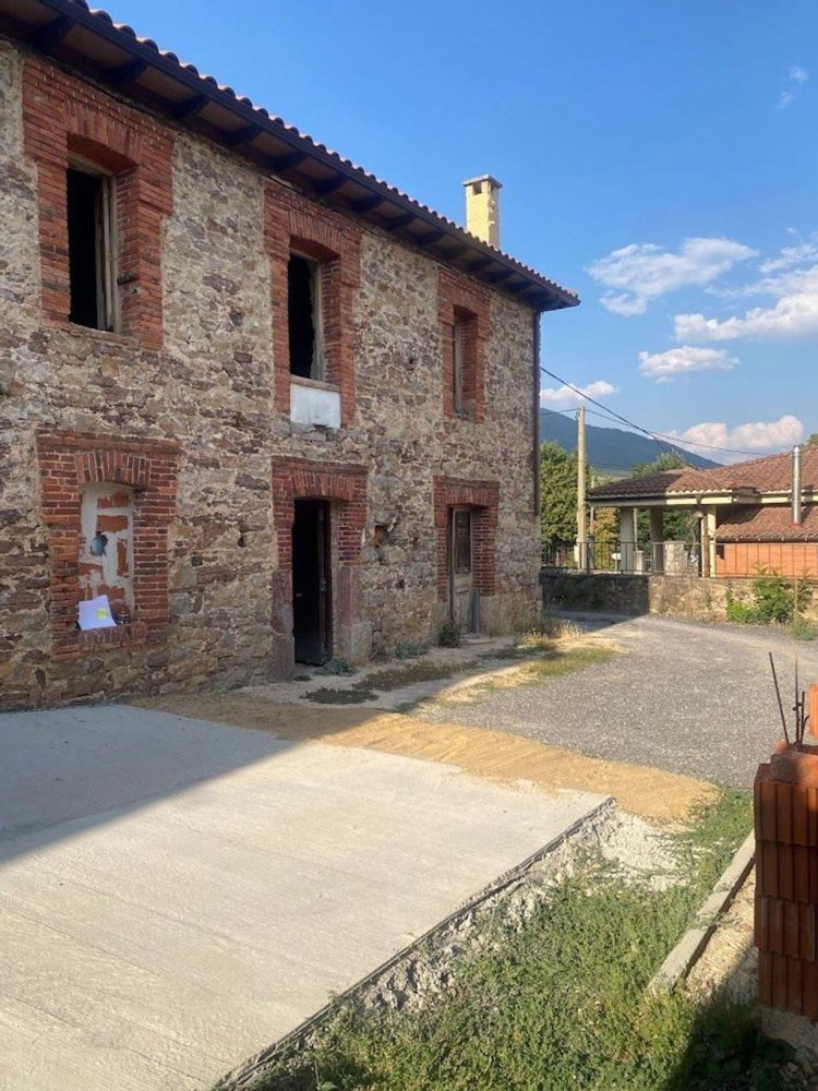 5 bedrooms House in Leon, Spain No. 236824